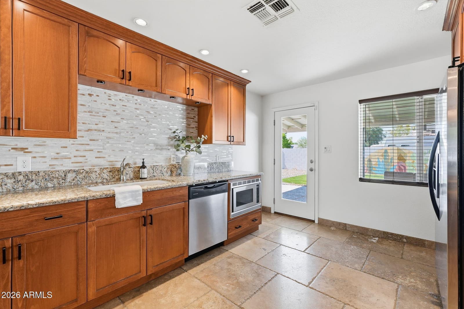 8702 E SHERIDAN Street, Scottsdale, AZ 85257 — photo 10 of 43