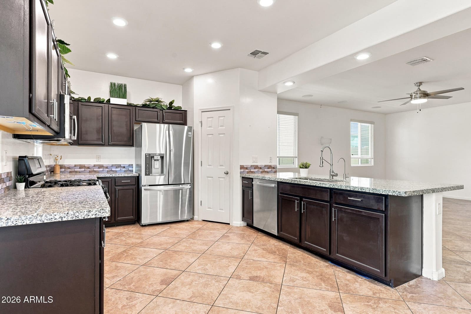6825 N 130TH Drive, Glendale, AZ 85307 — photo 10 of 36