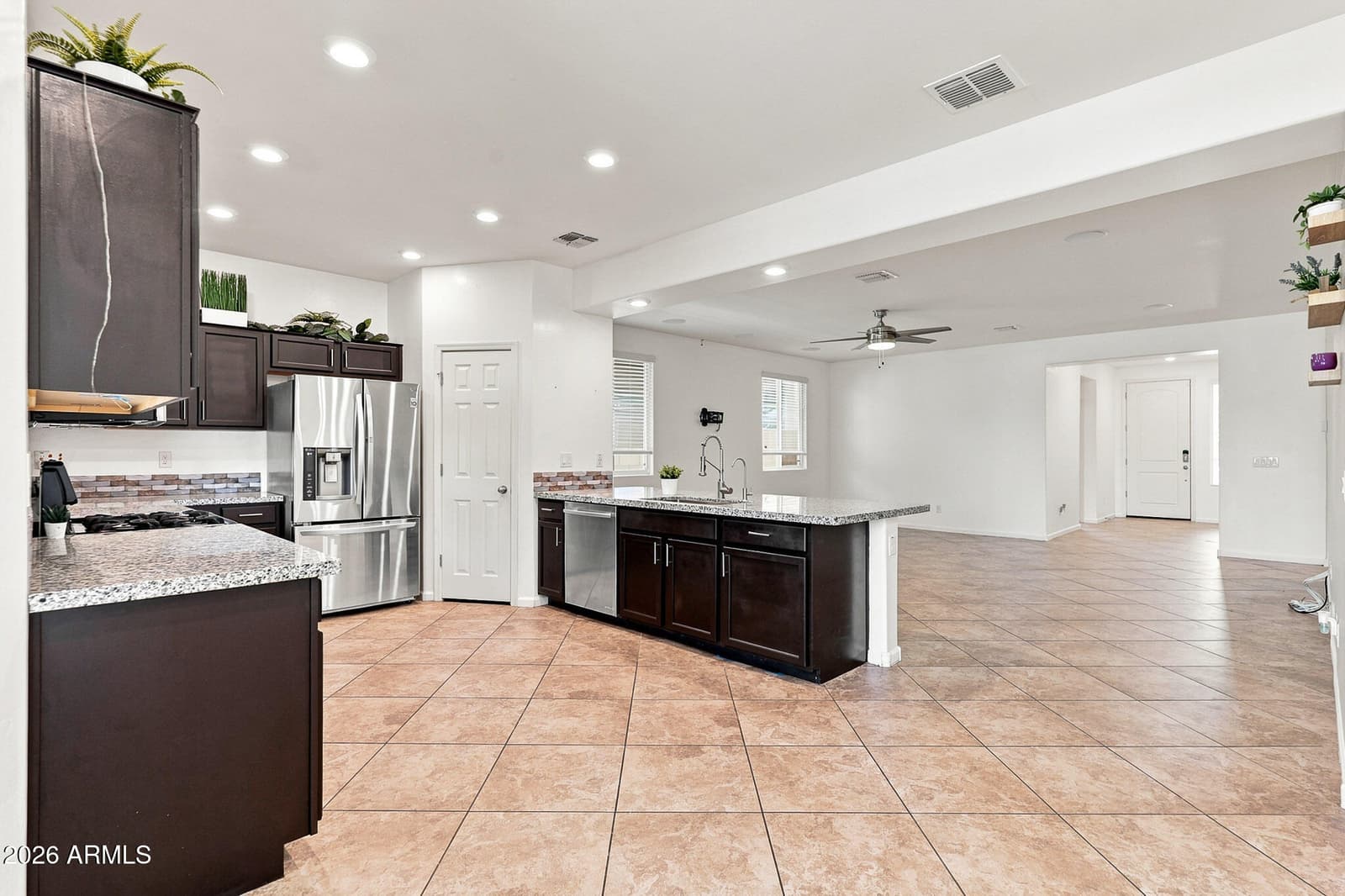 6825 N 130TH Drive, Glendale, AZ 85307 — photo 8 of 36
