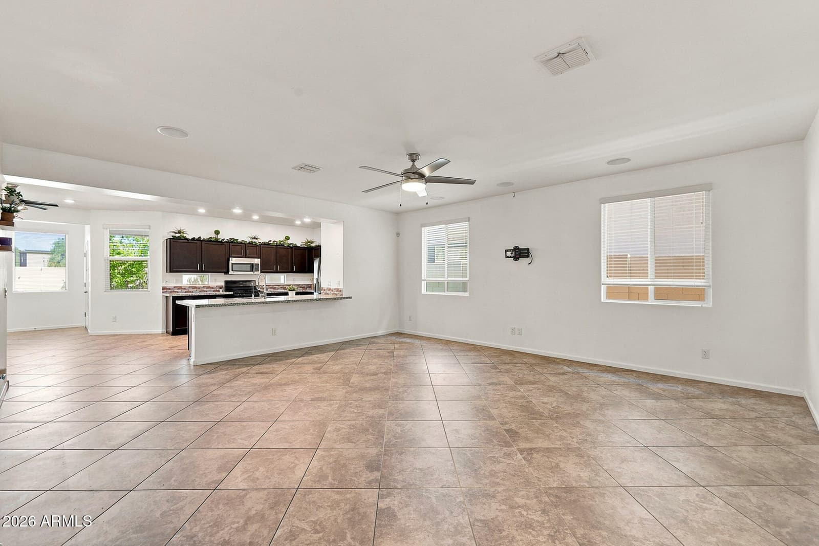 6825 N 130TH Drive, Glendale, AZ 85307 — photo 4 of 36