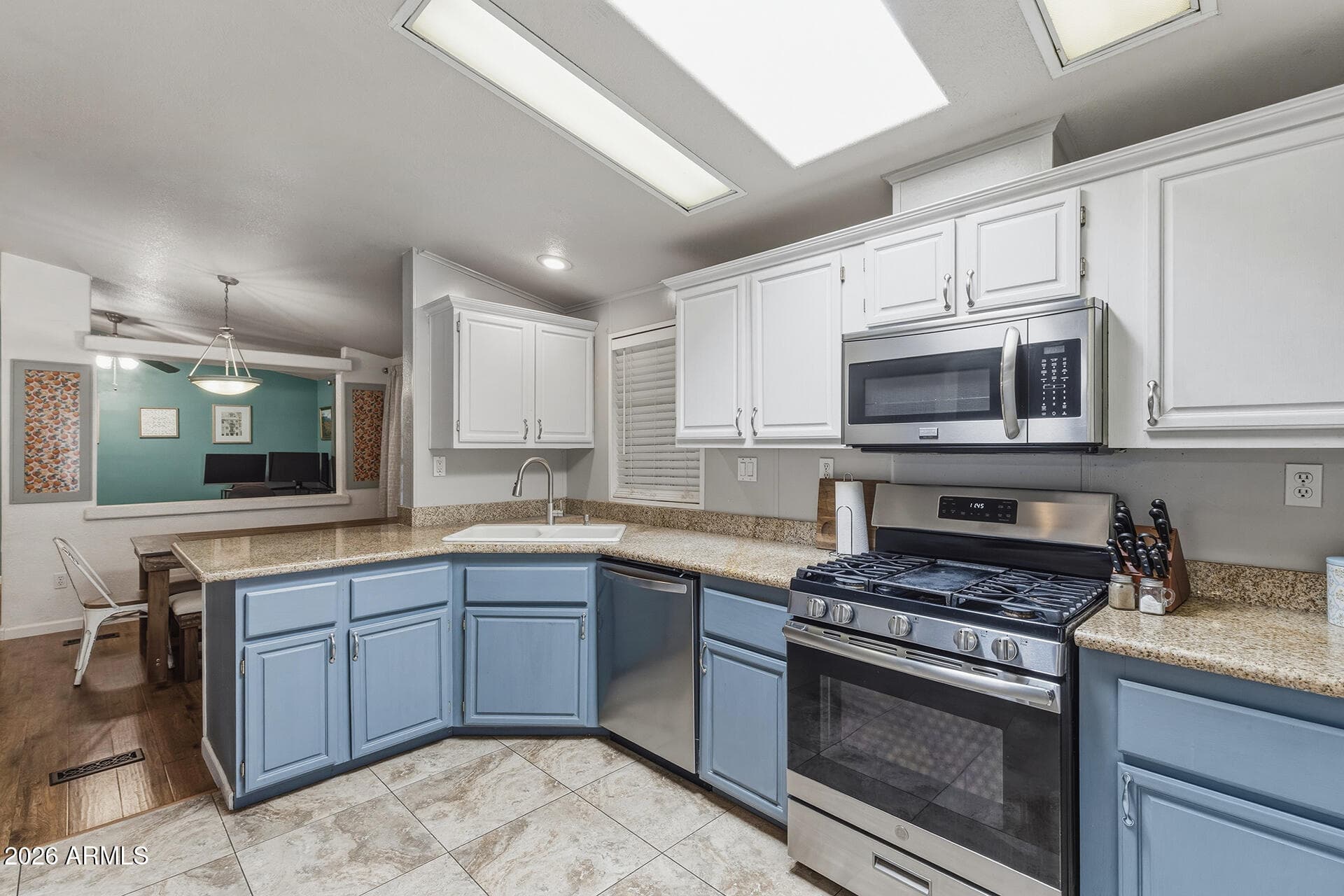 2907 E SEQUOIA Drive, Phoenix, AZ 85050 — photo 3 of 55