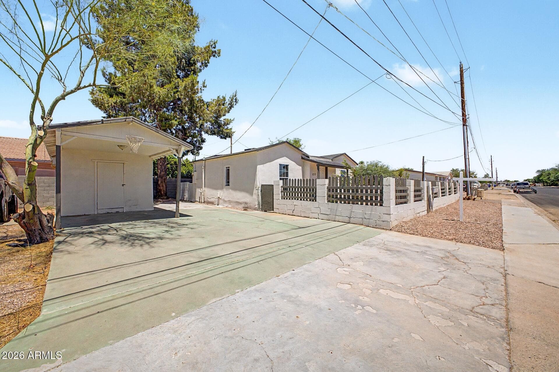 1010 E CHIPMAN Road, Phoenix, AZ 85040 — photo 3 of 25
