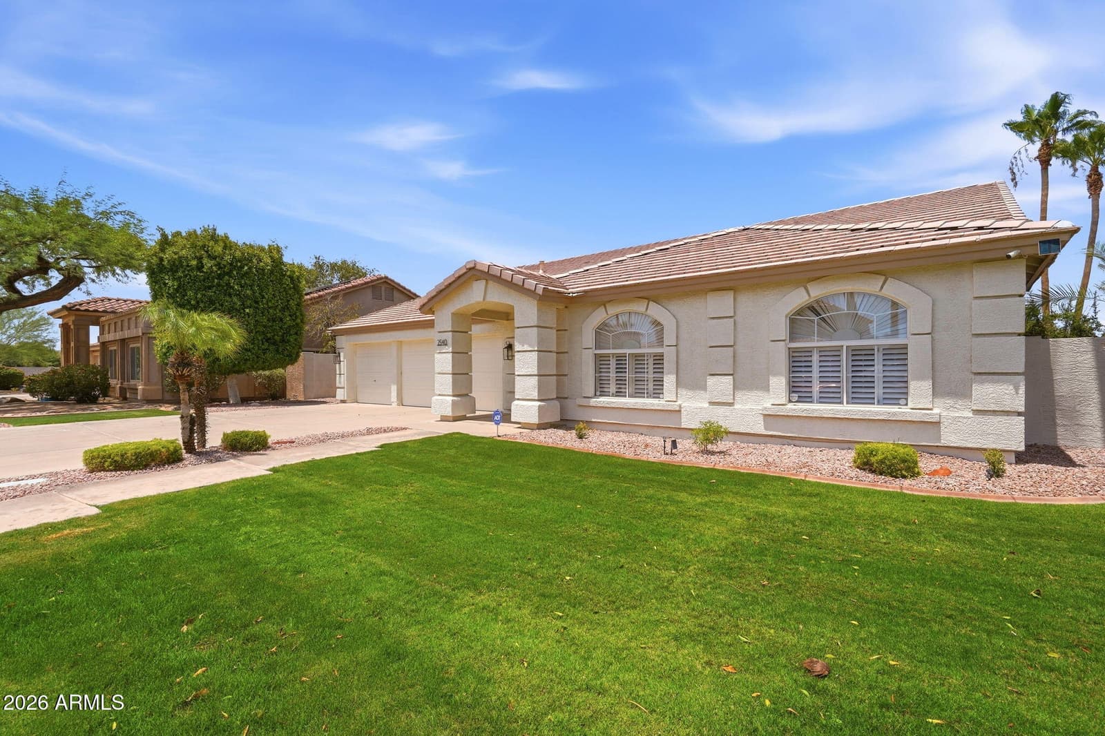 2540 E SAGEBRUSH Street, Gilbert, AZ 85296 — photo 5 of 40