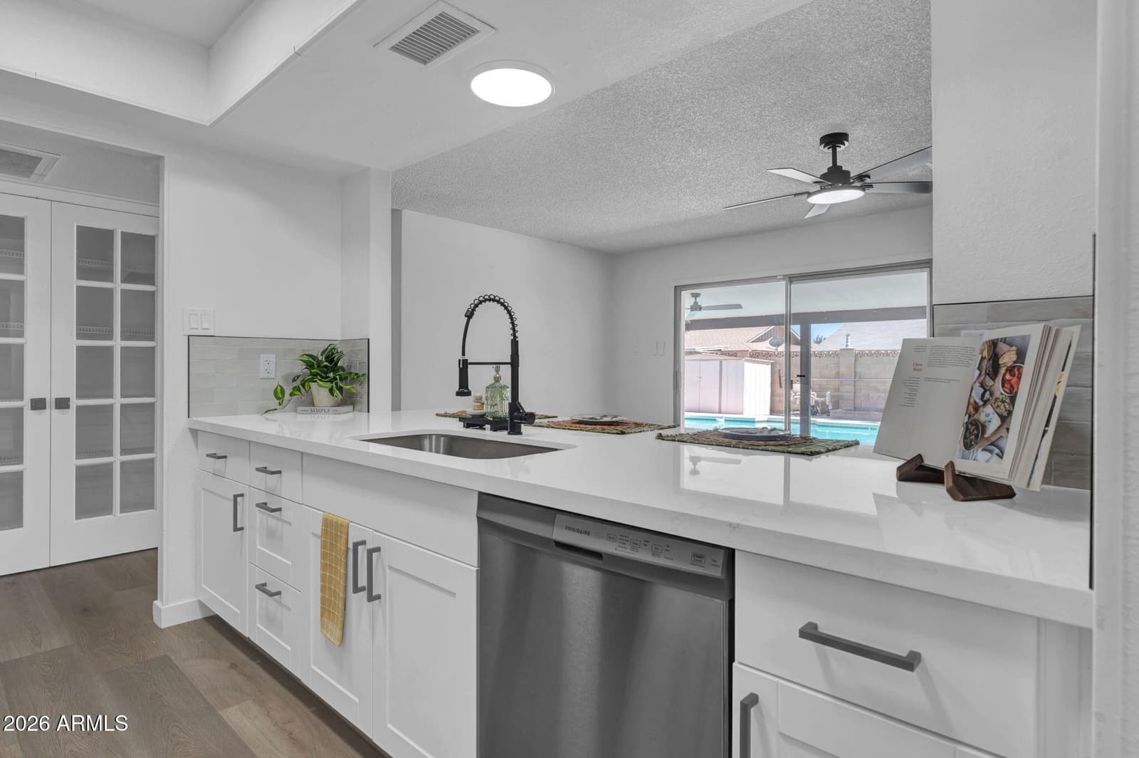 5215 W HEARN Road, Glendale, AZ 85306 — photo 10 of 28