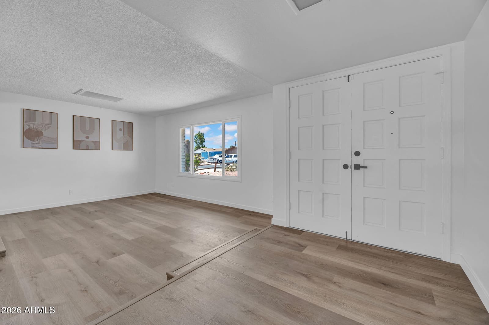 5215 W HEARN Road, Glendale, AZ 85306 — photo 5 of 28