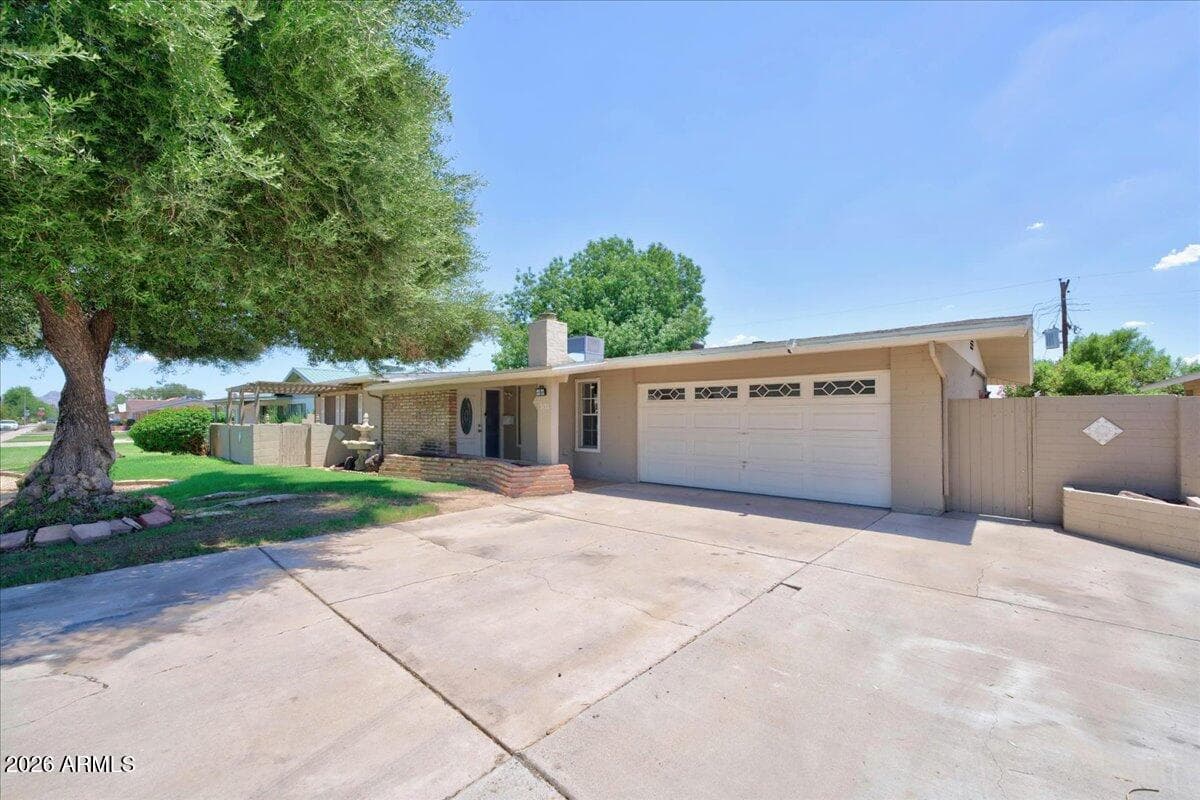 3135 W AUGUSTA Avenue, Phoenix, AZ 85051 — photo 3 of 31