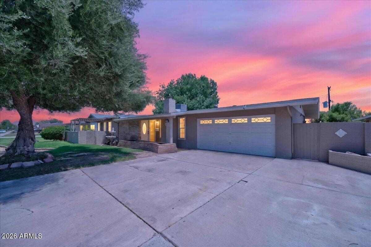 3135 W AUGUSTA Avenue, Phoenix, AZ 85051 — photo 2 of 31