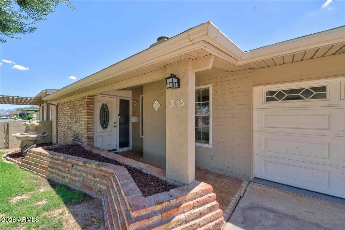 3135 W AUGUSTA Avenue, Phoenix, AZ 85051 — photo 4 of 31