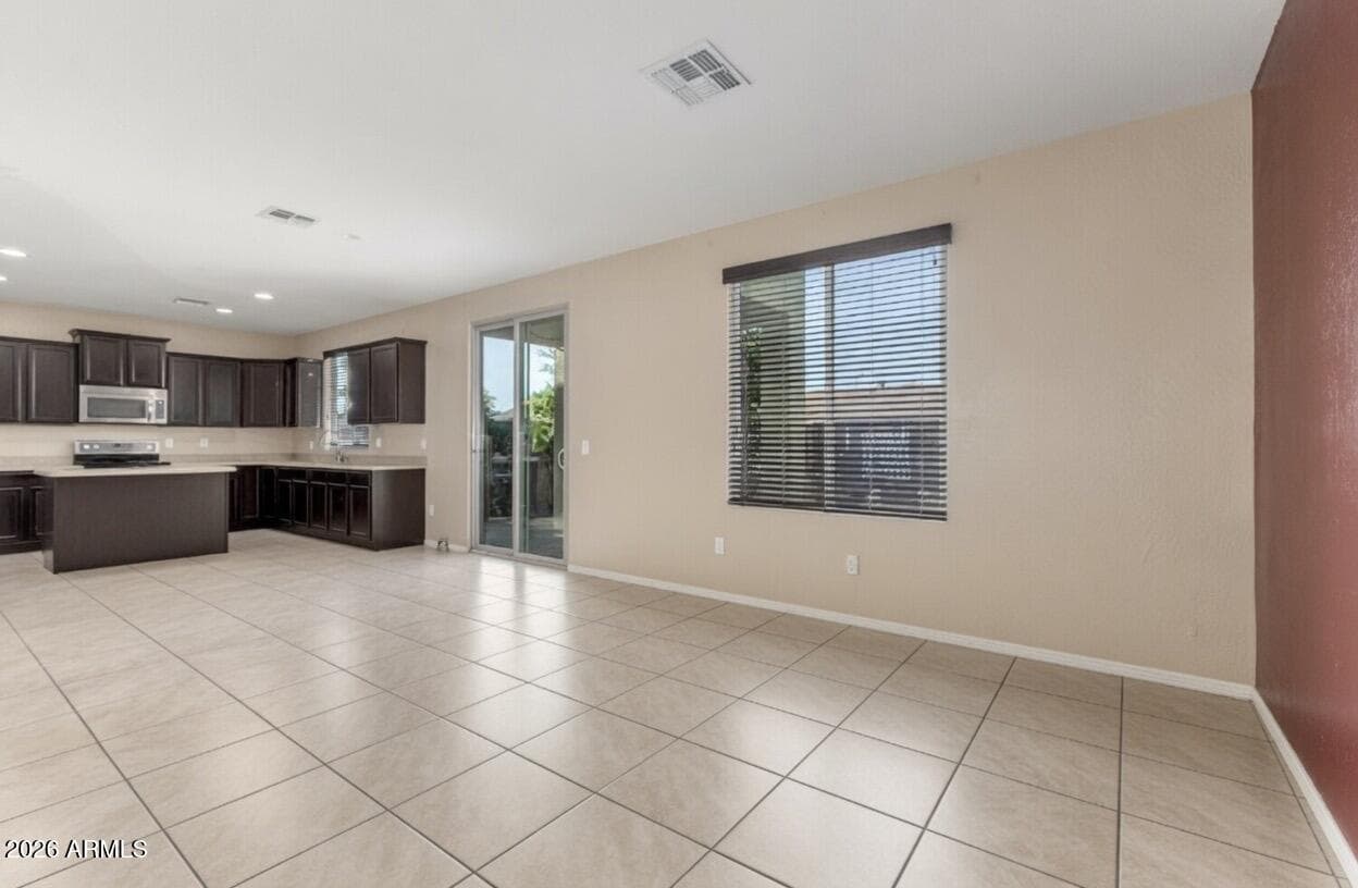 4730 W GELDING Drive, Glendale, AZ 85306 — photo 7 of 39