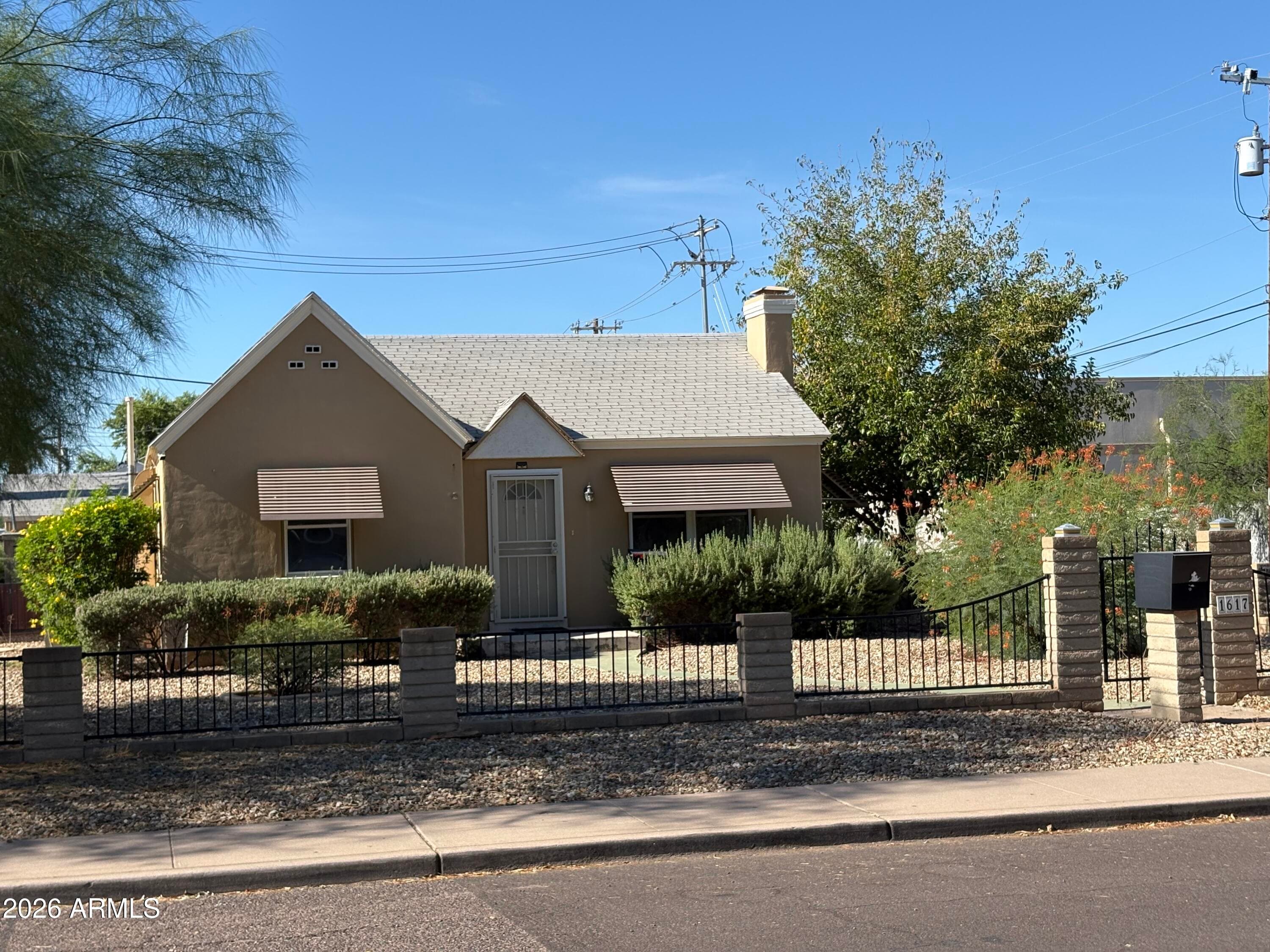 1617 E EARLL Drive, Phoenix, AZ 85016 — photo 3 of 27
