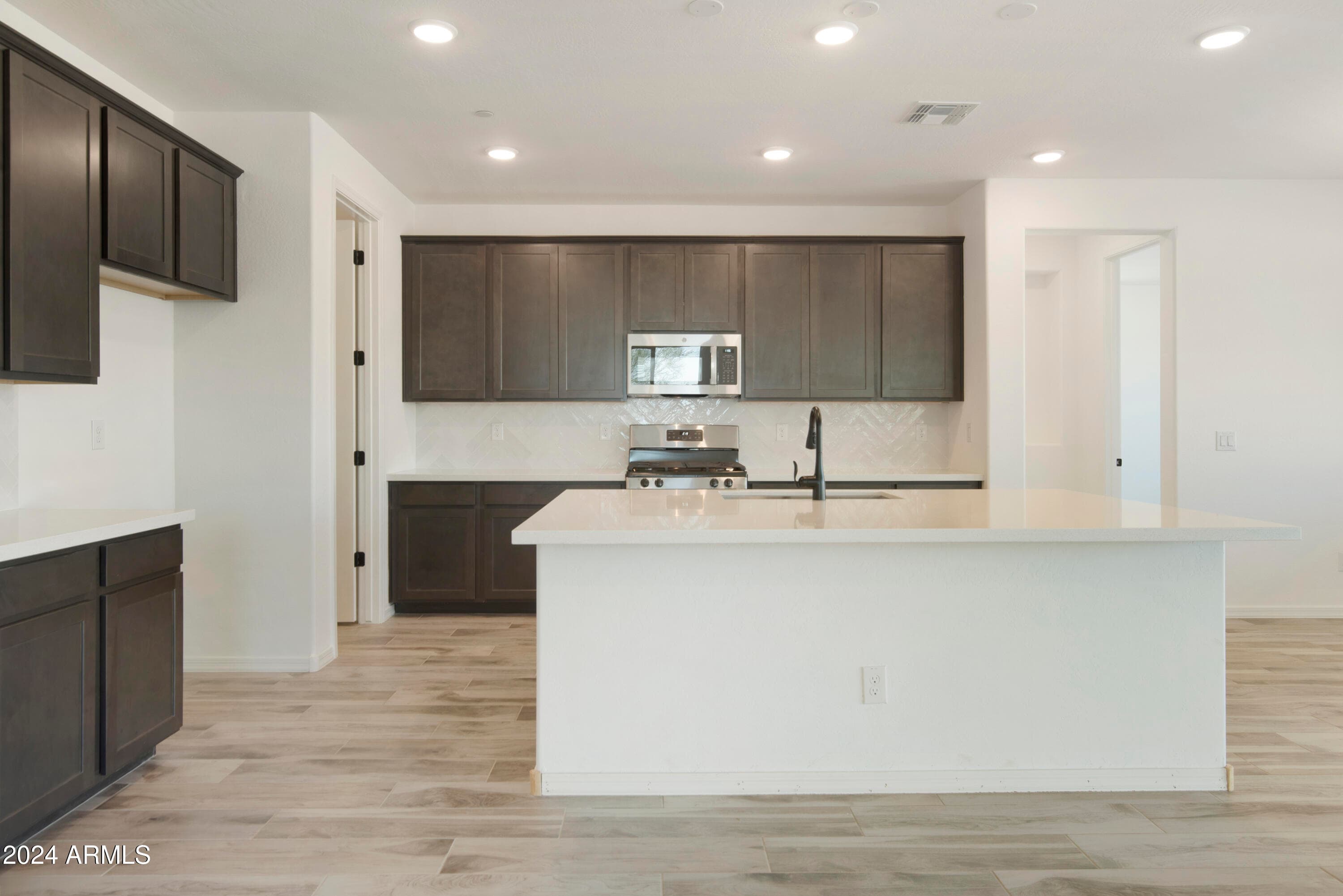 15656 W MERCER Lane, Surprise, AZ 85379 — photo 7 of 53