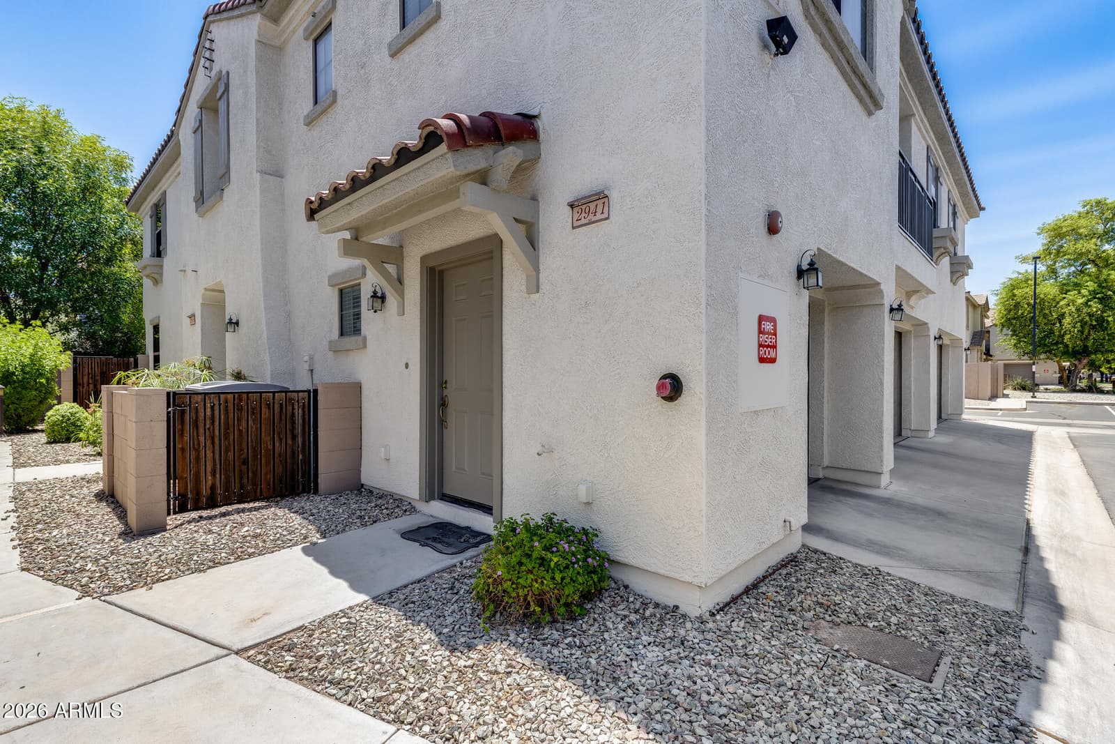 2941 E DARROW Street, Phoenix, AZ 85042 — photo 8 of 49