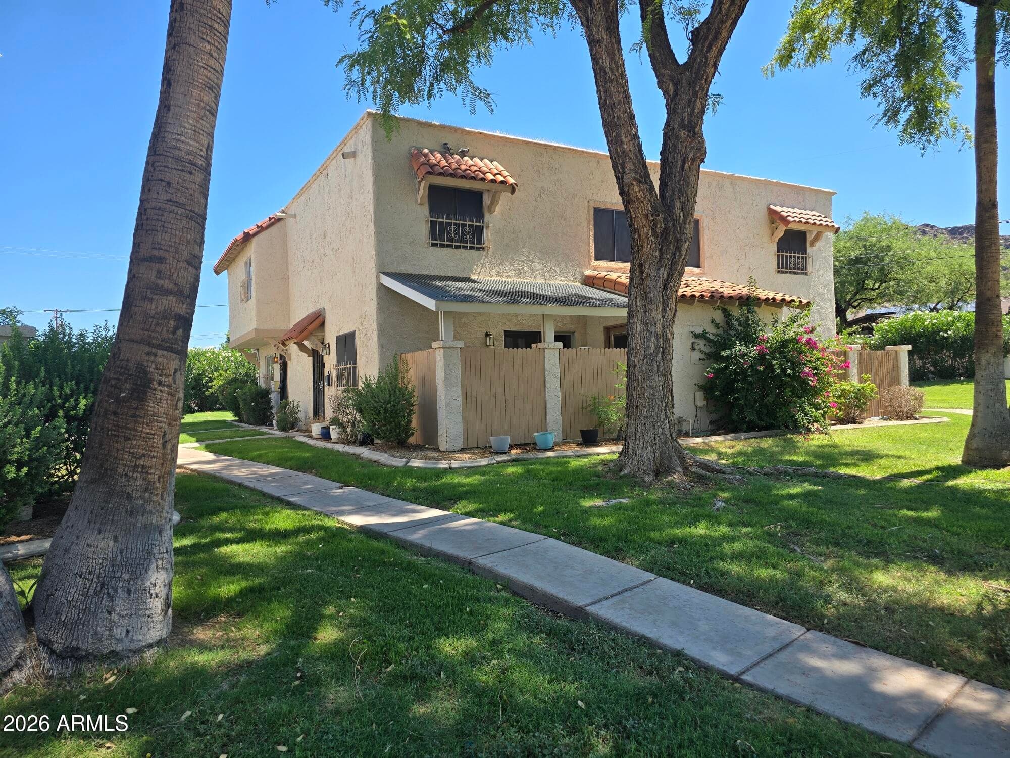 8857 N 12TH Place, Phoenix, AZ 85020 — photo 8 of 27