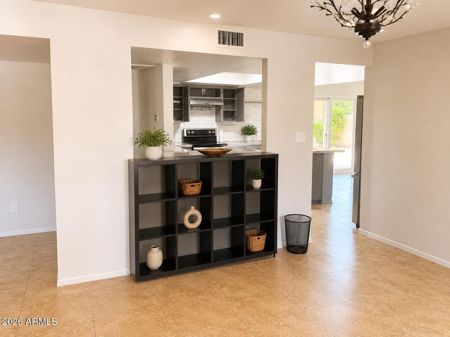 11460 S PAWNEE Circle, Phoenix, AZ 85044 — photo 5 of 18