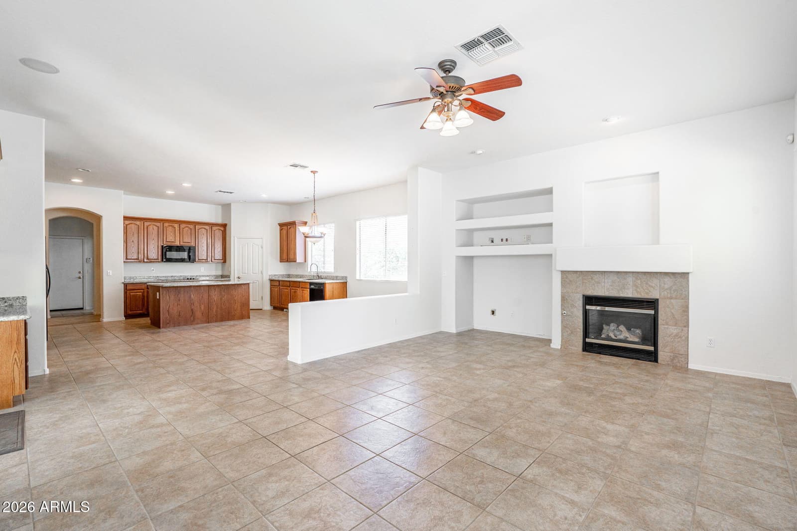 1304 N 86TH Place, Mesa, AZ 85207 — photo 3 of 44