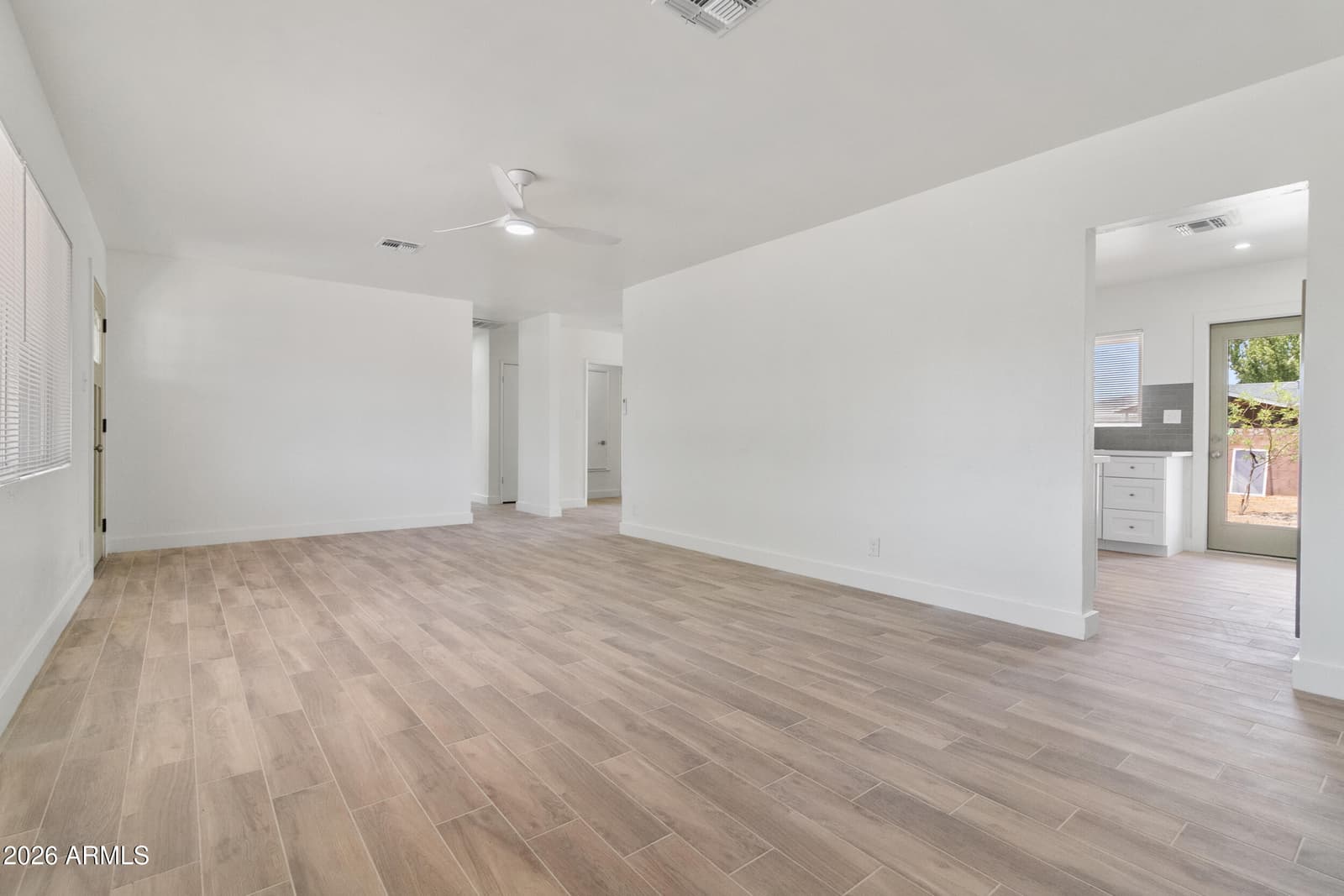 2290 W VILLAGE Drive, Phoenix, AZ 85023 — photo 3 of 38