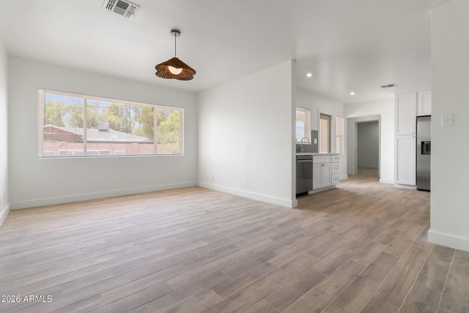 2290 W VILLAGE Drive, Phoenix, AZ 85023 — photo 5 of 38