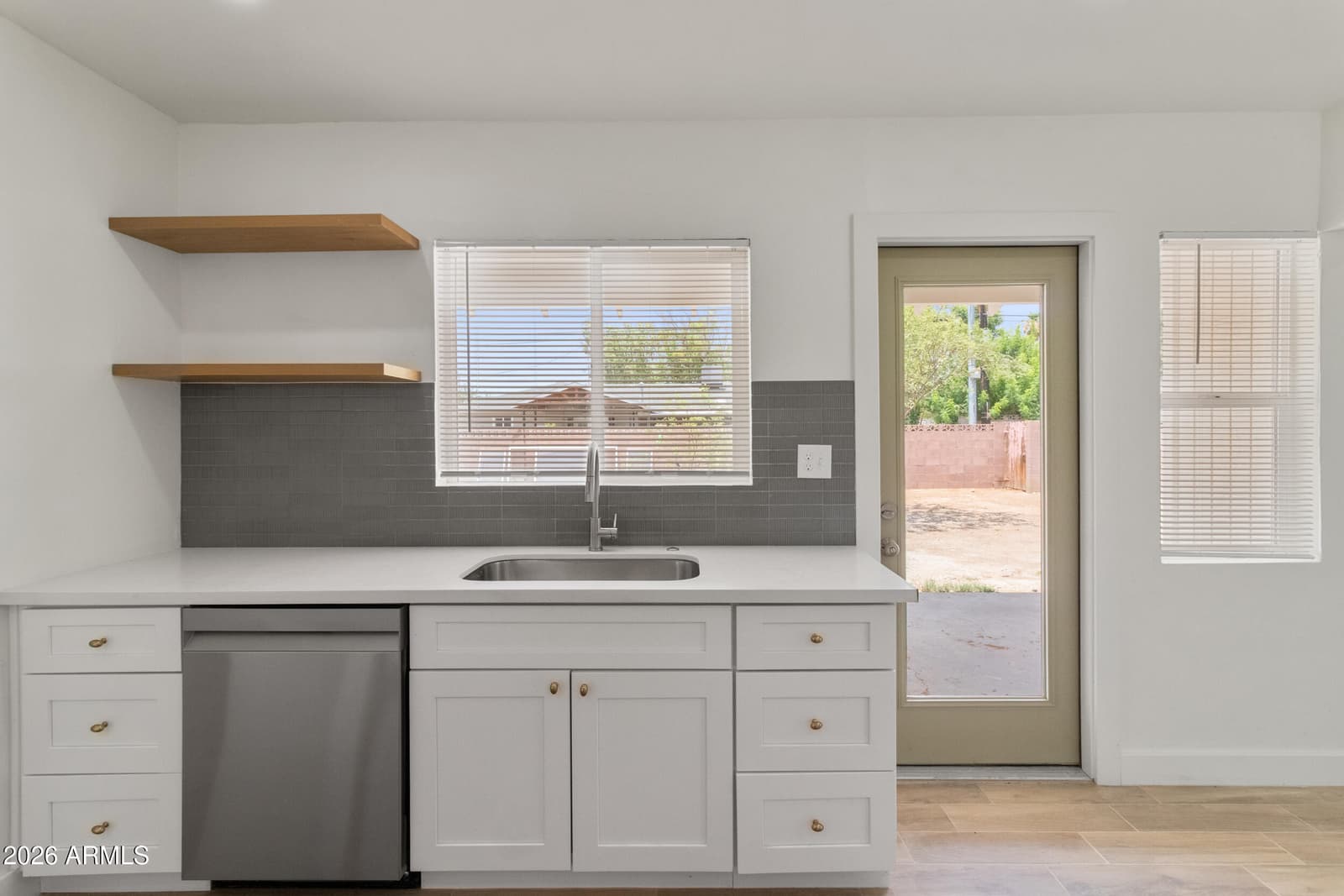 2290 W VILLAGE Drive, Phoenix, AZ 85023 — photo 7 of 38