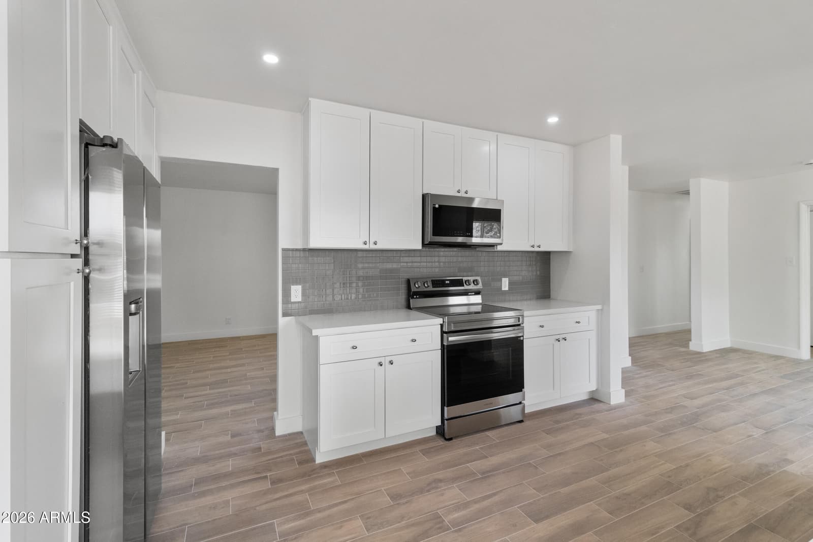 2290 W VILLAGE Drive, Phoenix, AZ 85023 — photo 8 of 38