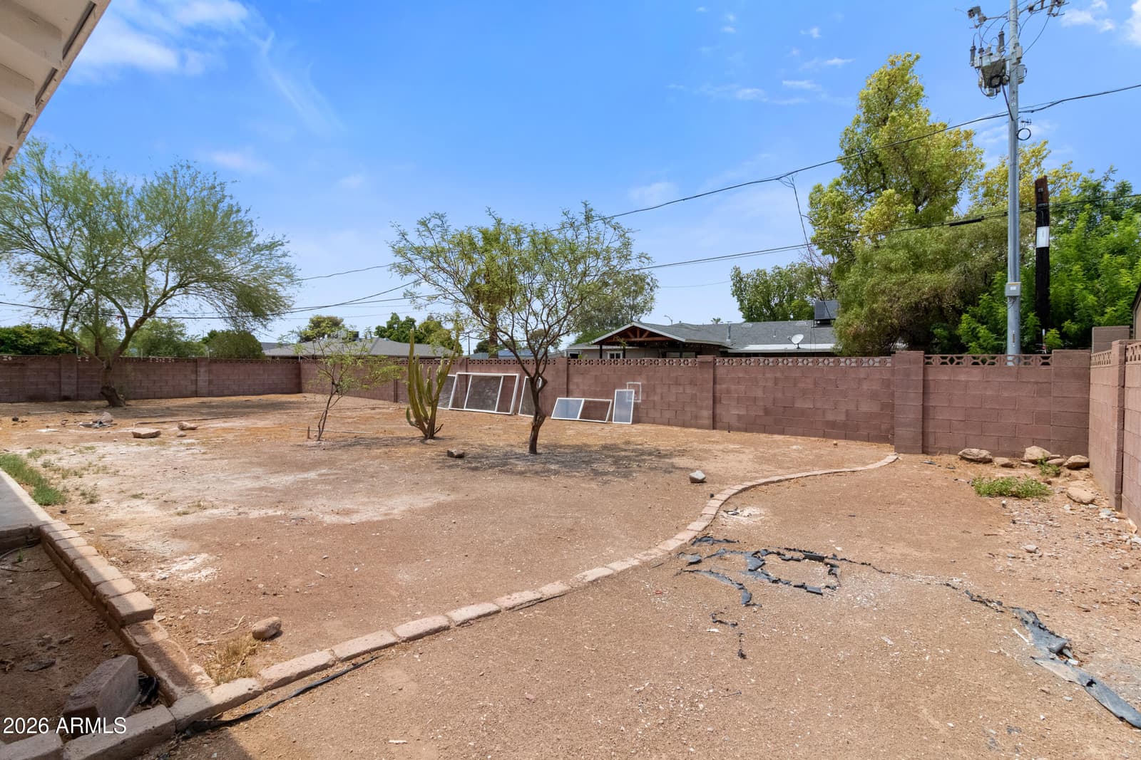 2290 W VILLAGE Drive, Phoenix, AZ 85023 — photo 37 of 38
