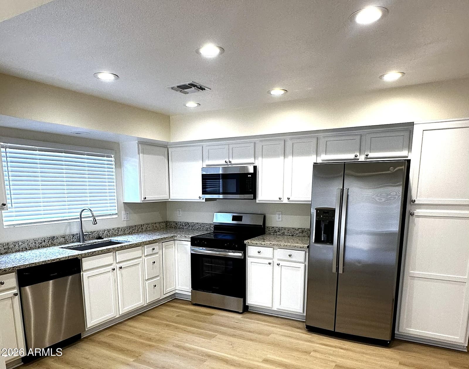 6821 N 31st Lane, Phoenix, AZ 85017 — photo 4 of 16