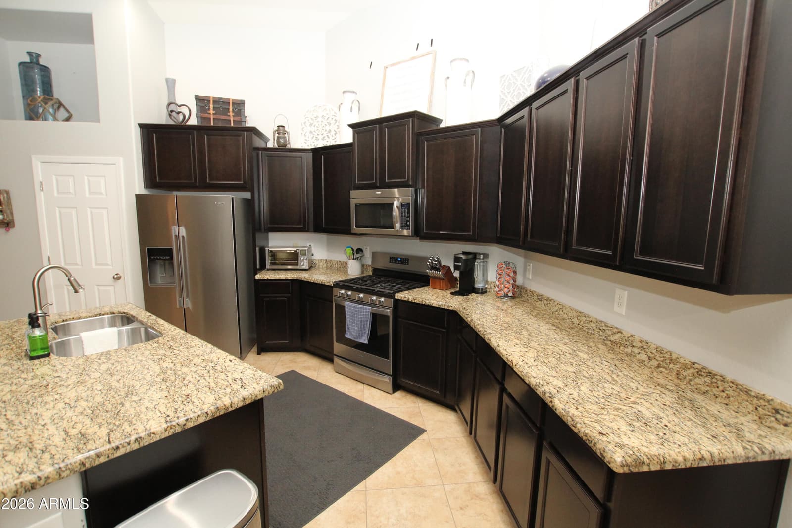7621 W PECK Drive, Glendale, AZ 85303 — photo 12 of 52