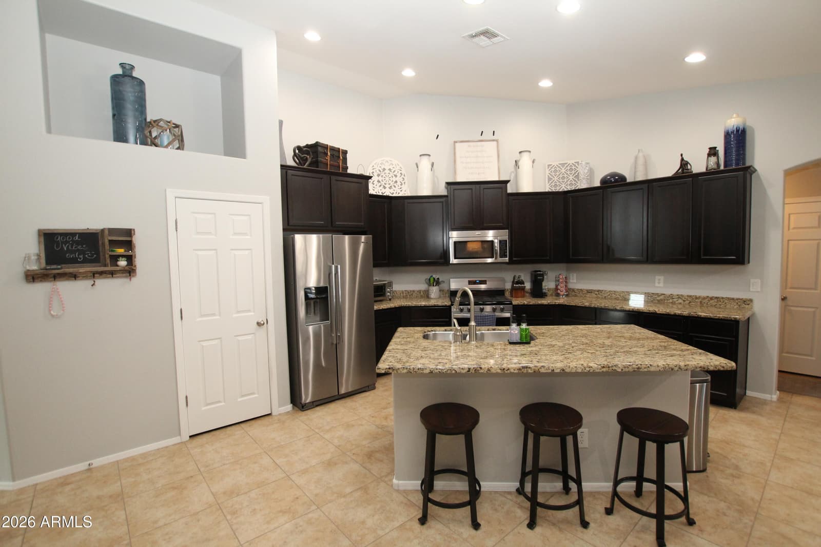 7621 W PECK Drive, Glendale, AZ 85303 — photo 13 of 52