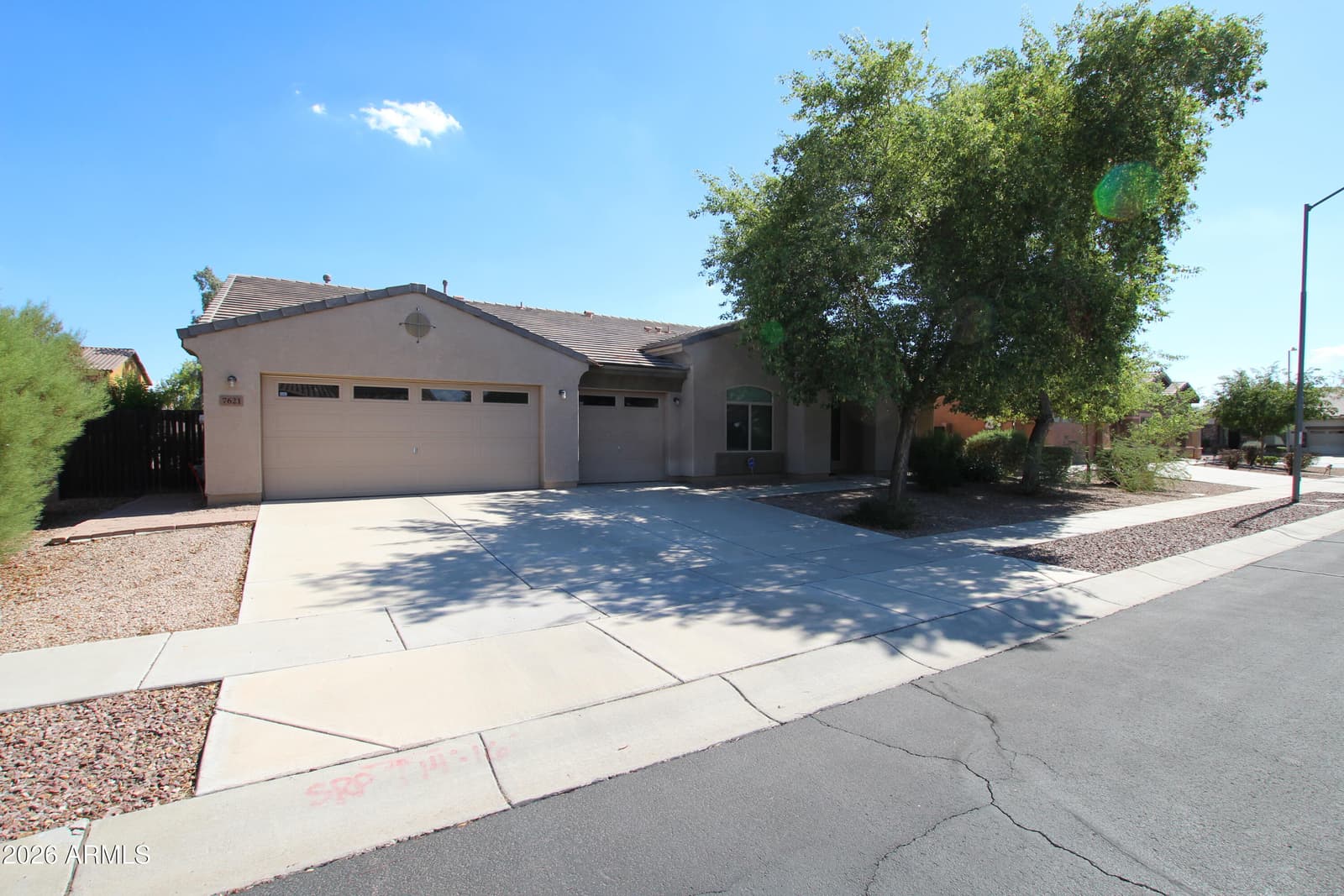 7621 W PECK Drive, Glendale, AZ 85303 — photo 4 of 52