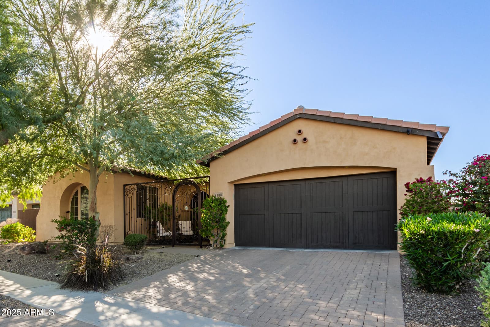 9108 S 15TH Way, Phoenix, AZ 85042 — photo 3 of 44