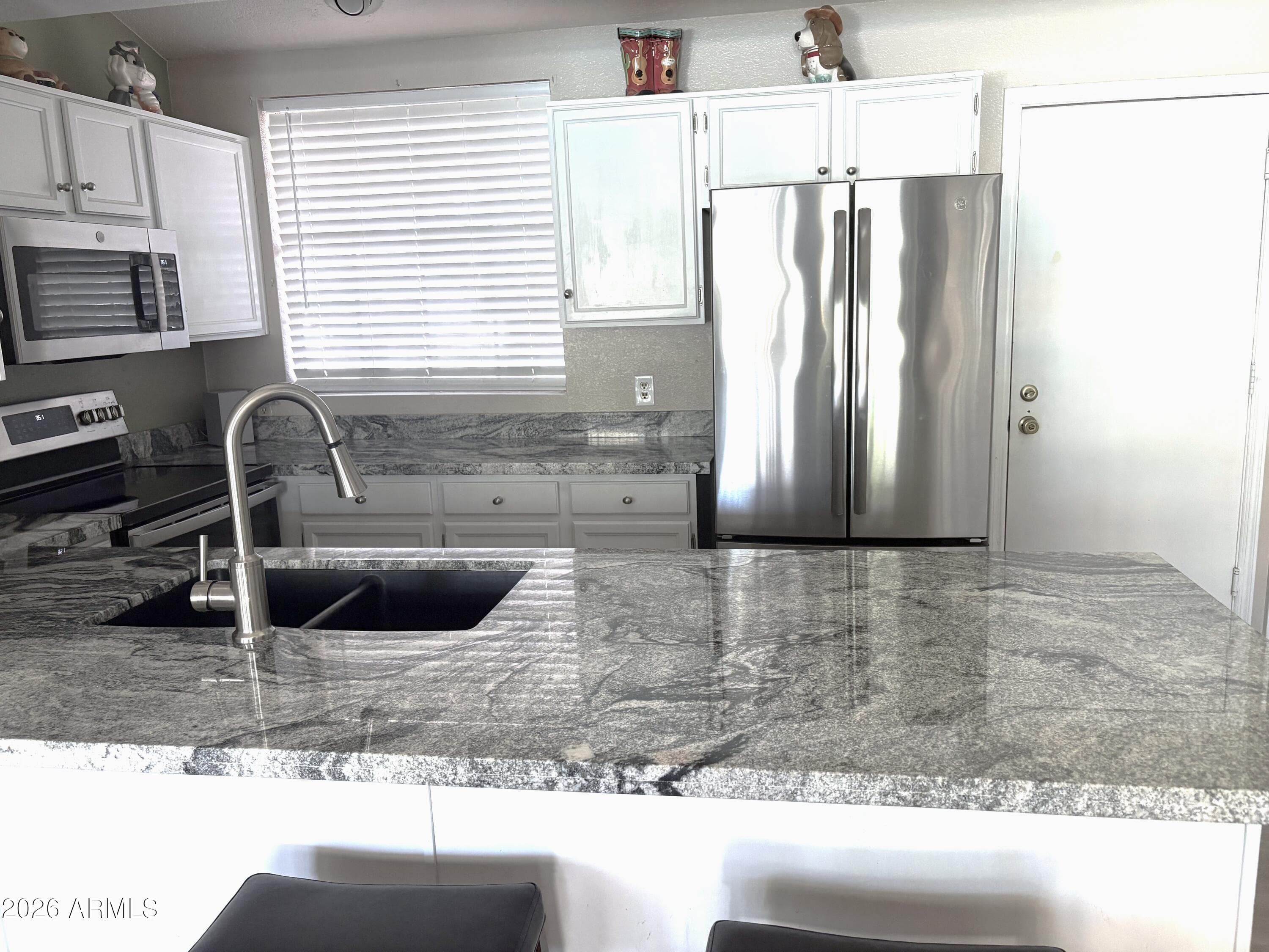 1238 E KERRY Lane, Phoenix, AZ 85024 — photo 4 of 19