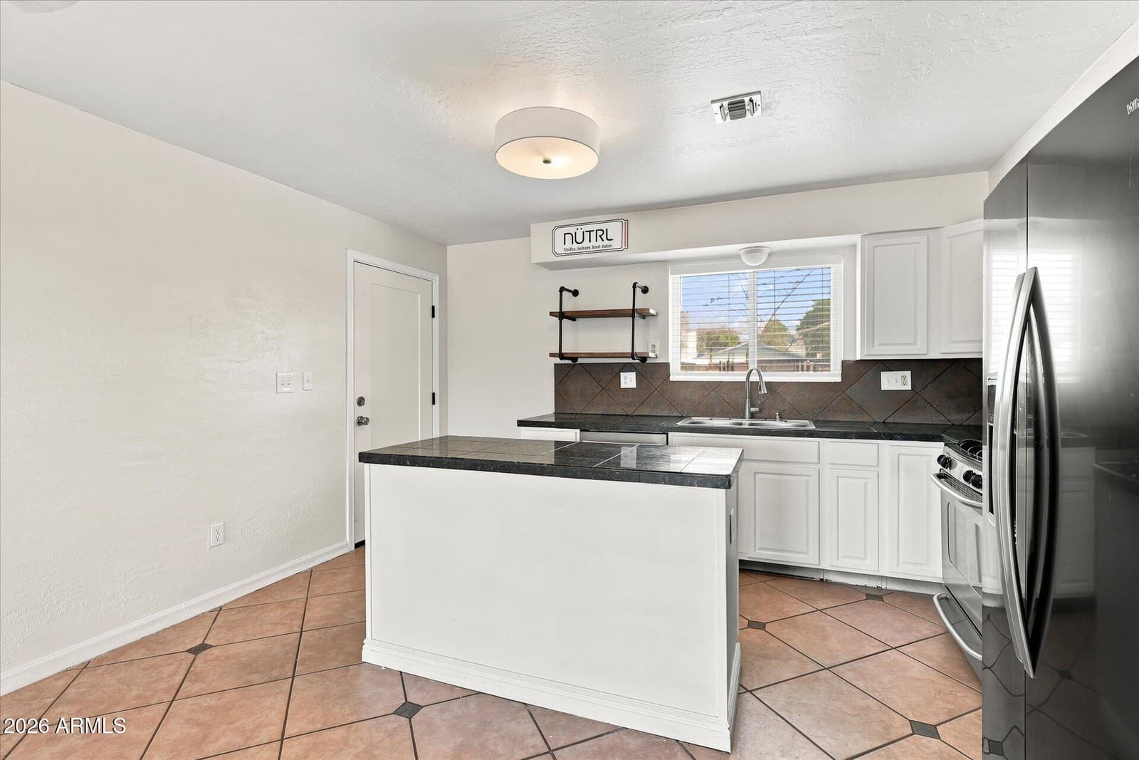 132 W BARRUS Place, Casa Grande, AZ 85122 — photo 12 of 33