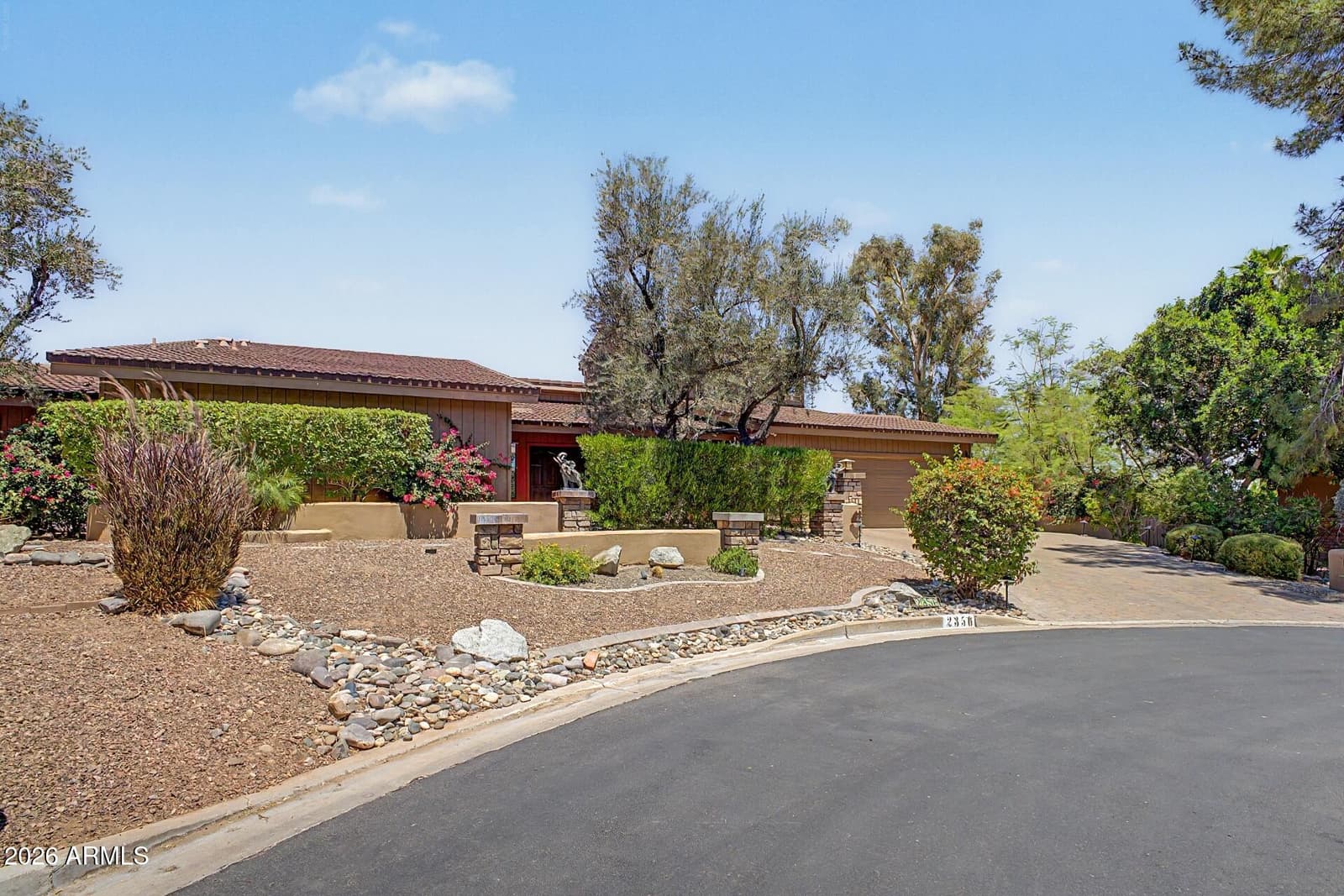 2356 E CHERYL Drive, Phoenix, AZ 85028 — photo 4 of 59
