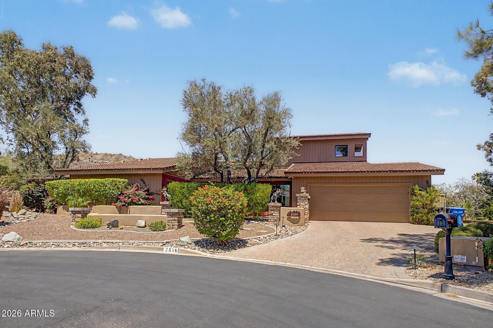 2356 E CHERYL Drive, Phoenix, AZ 85028 — photo 6 of 59