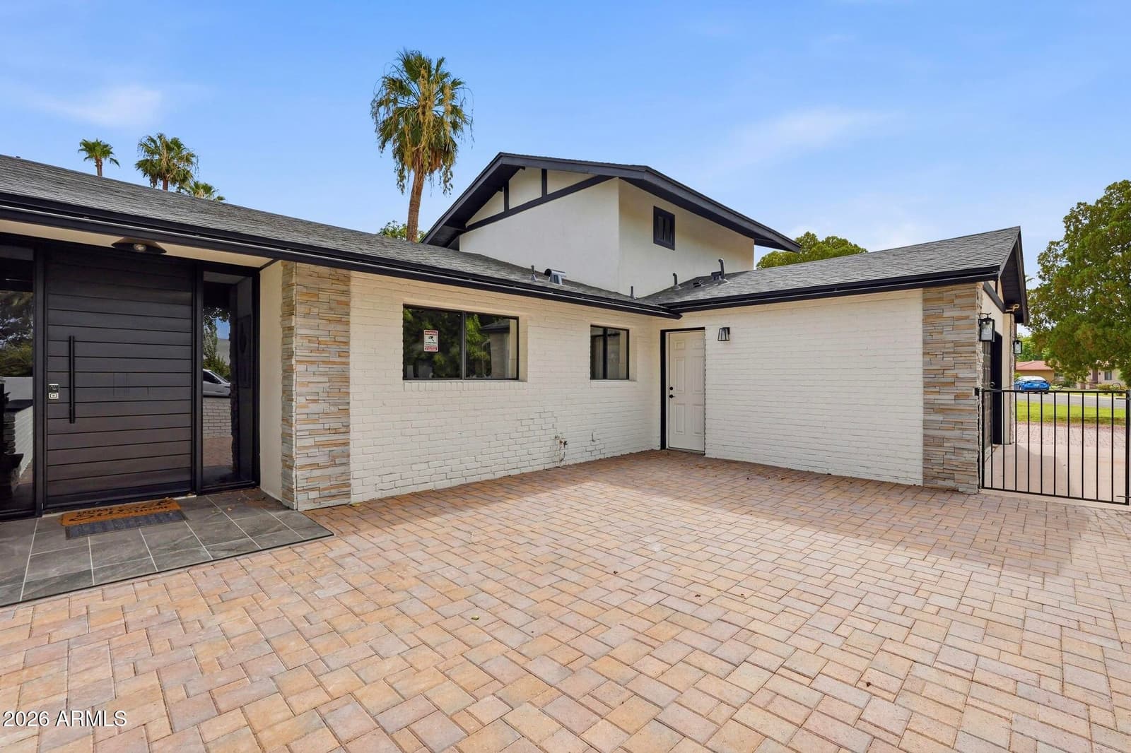524 W HARMONT Drive, Phoenix, AZ 85021 — photo 4 of 46