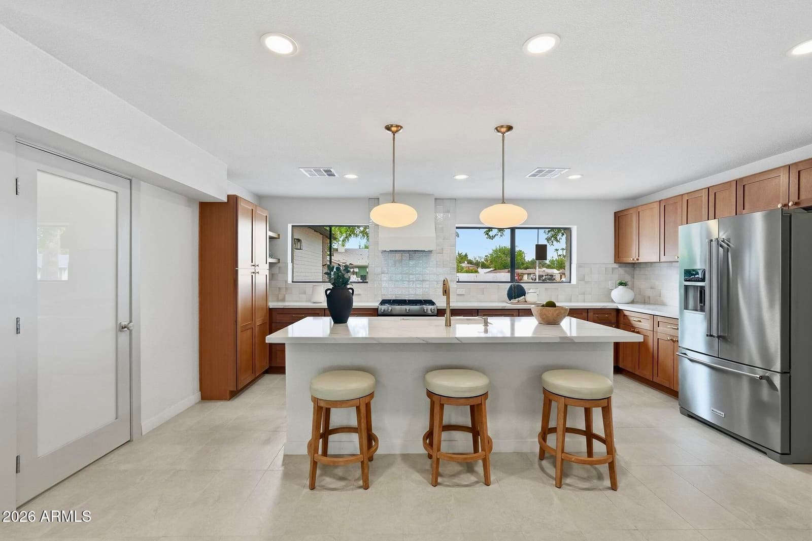524 W HARMONT Drive, Phoenix, AZ 85021 — photo 12 of 46
