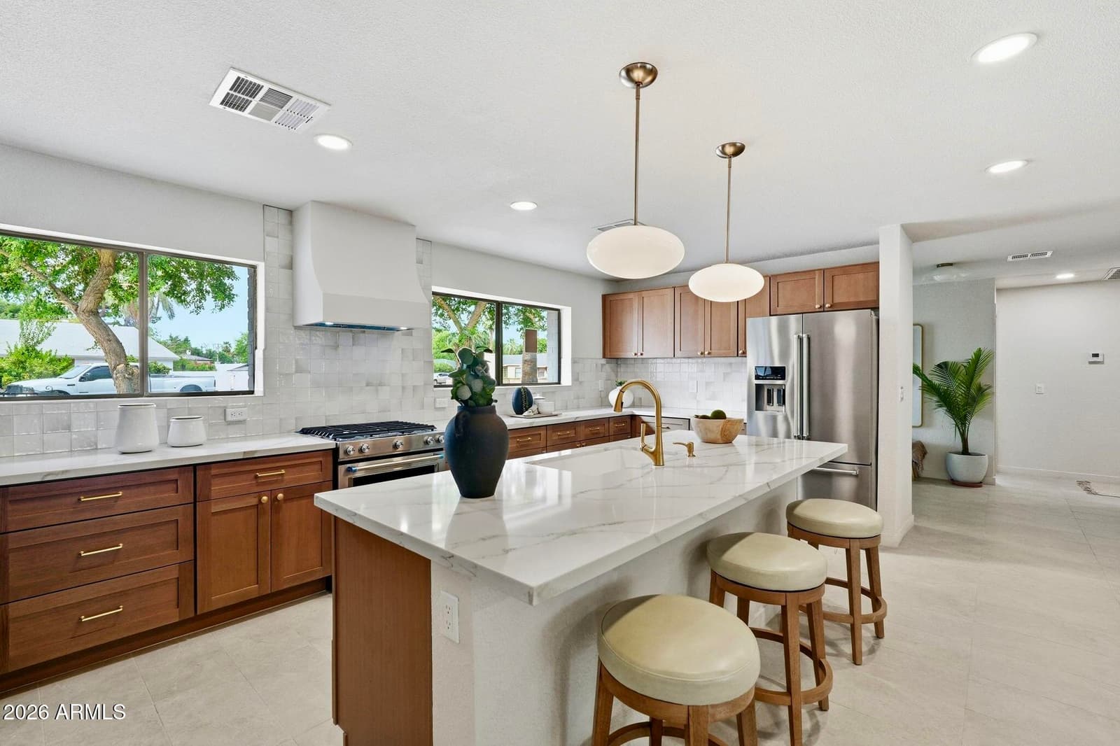 524 W HARMONT Drive, Phoenix, AZ 85021 — photo 13 of 46