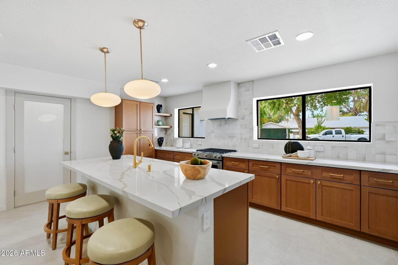 524 W HARMONT Drive, Phoenix, AZ 85021 — photo 14 of 46