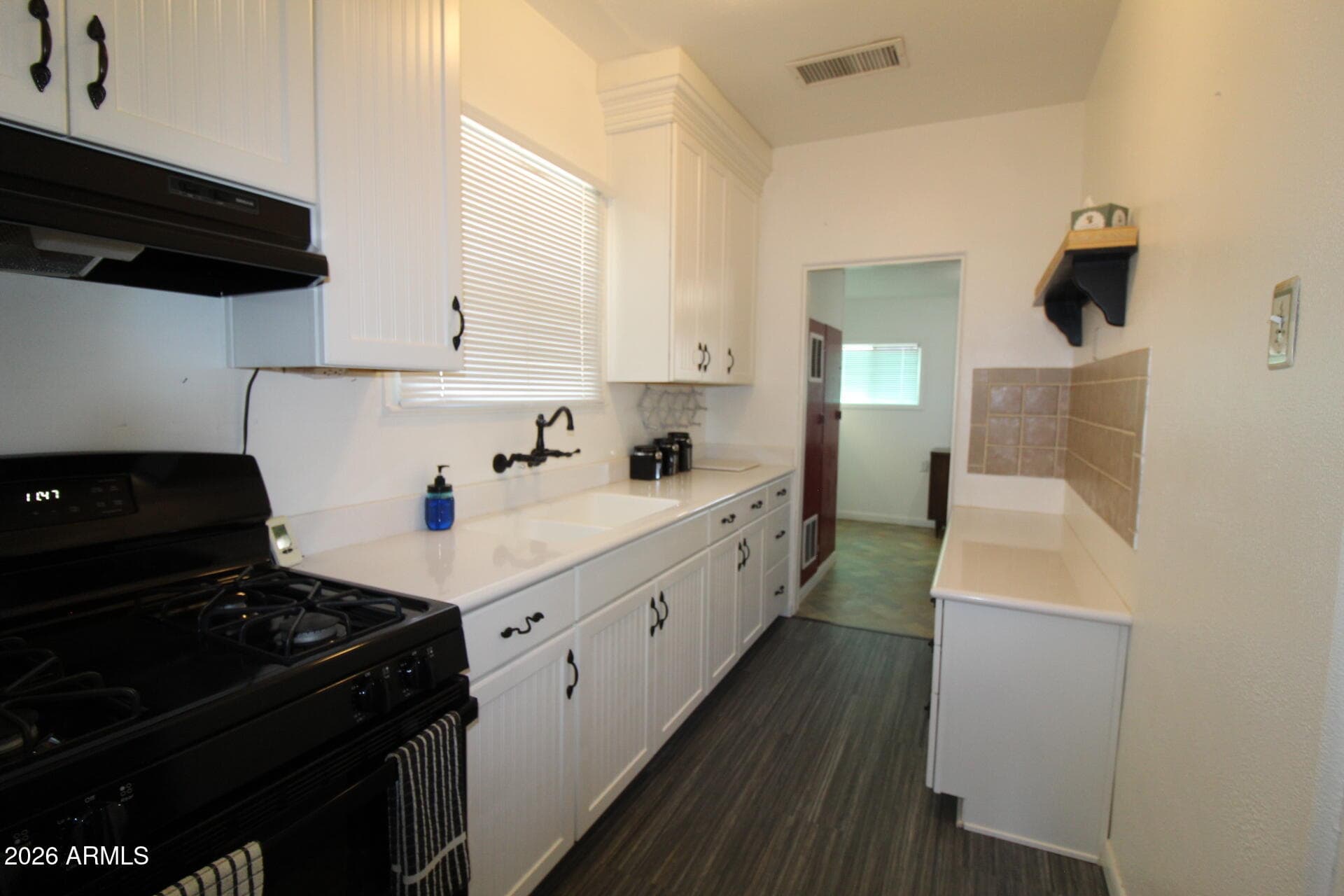 329 S THIRD Street, Globe, AZ 85501 — photo 13 of 32