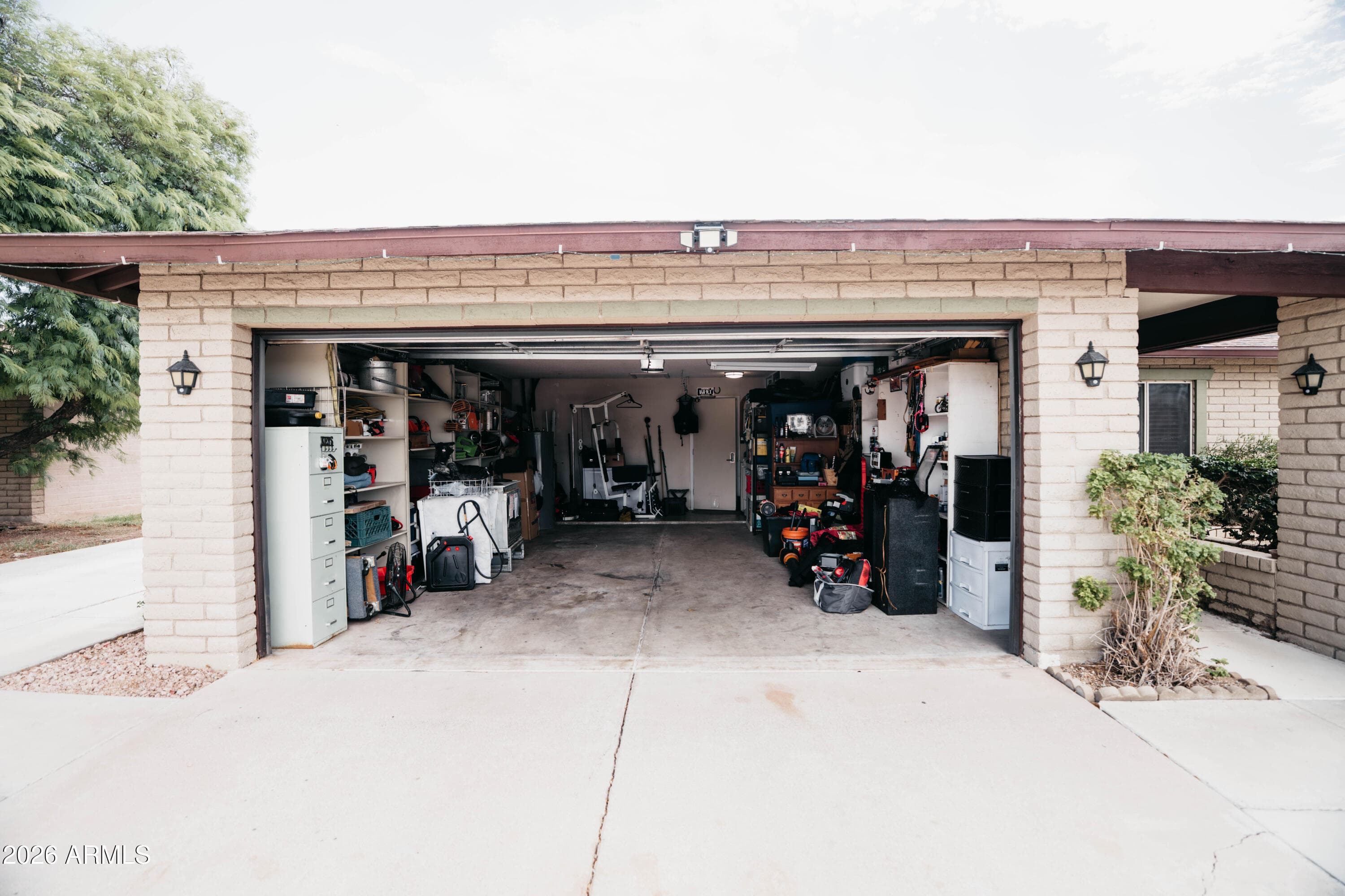 9801 N 49TH Lane, Glendale, AZ 85302 — photo 5 of 40