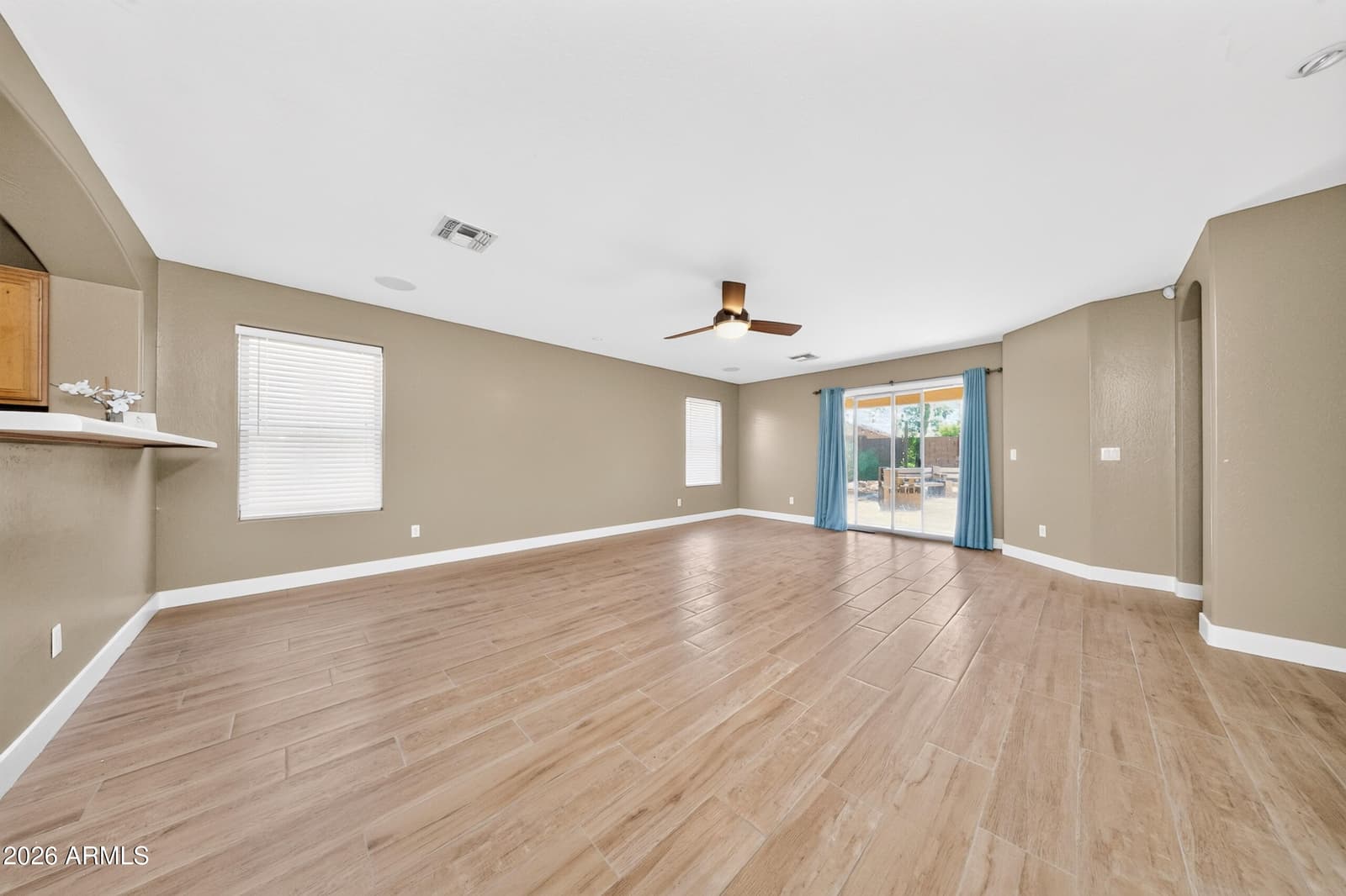6632 S 18TH Drive, Phoenix, AZ 85041 — photo 4 of 34