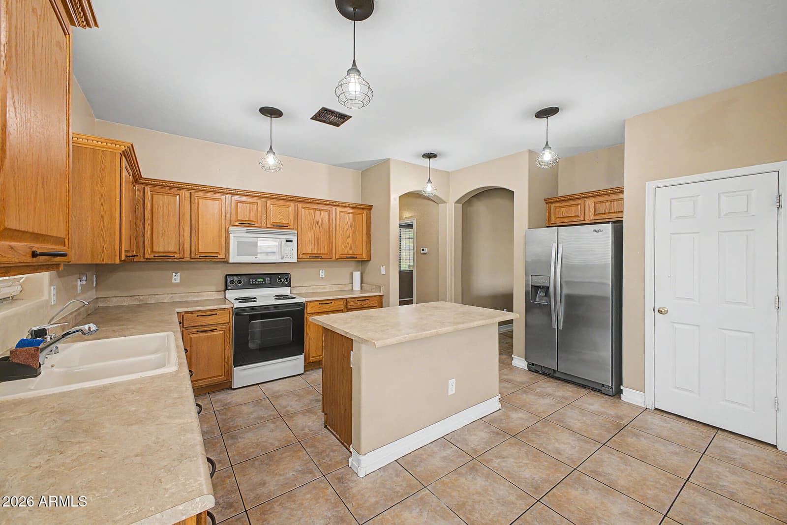 6611 S 25TH Drive, Phoenix, AZ 85041 — photo 11 of 27