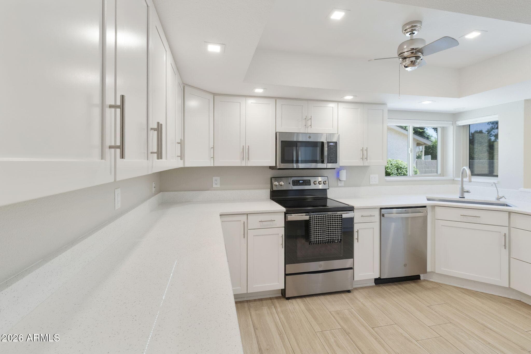 25425 S SEDONA Drive, Sun Lakes, AZ 85248 — photo 15 of 56