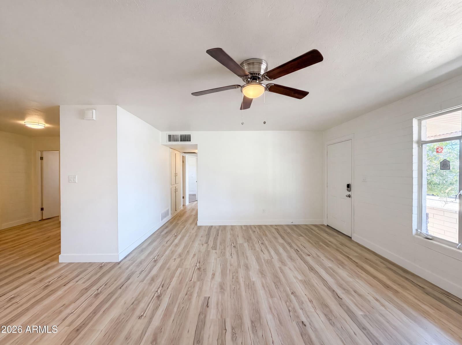 3132 W BETHANY HOME Road, Phoenix, AZ 85017 — photo 8 of 20