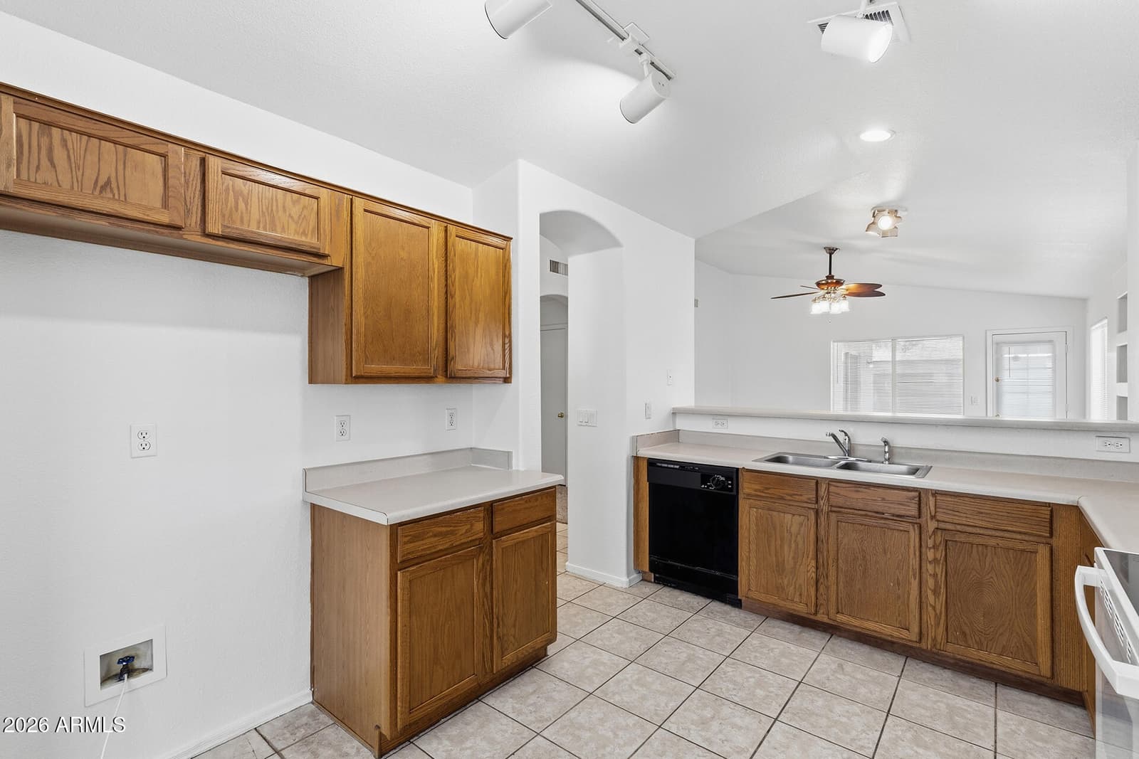 8950 W HOLLY Street, Phoenix, AZ 85037 — photo 4 of 31