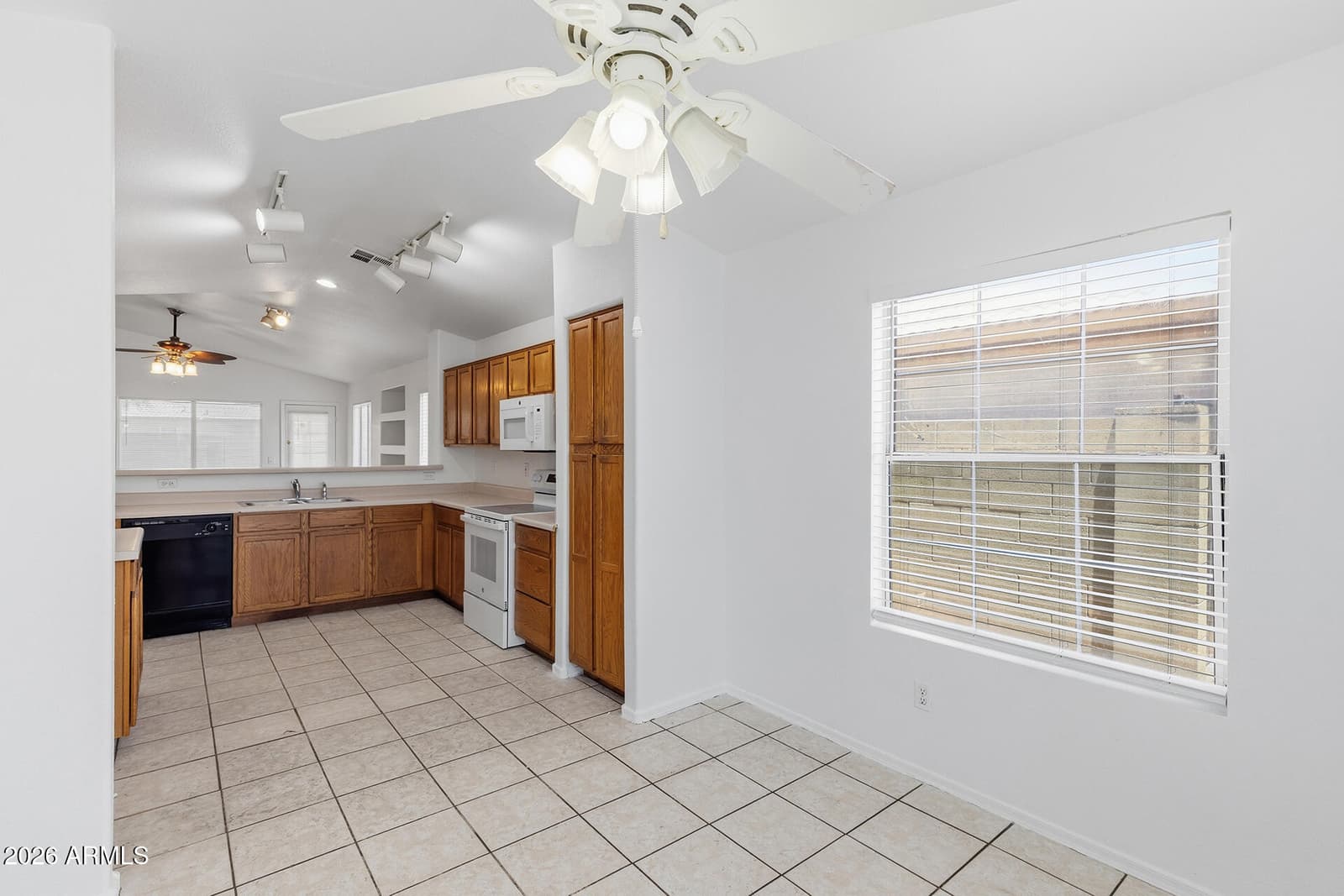 8950 W HOLLY Street, Phoenix, AZ 85037 — photo 7 of 31