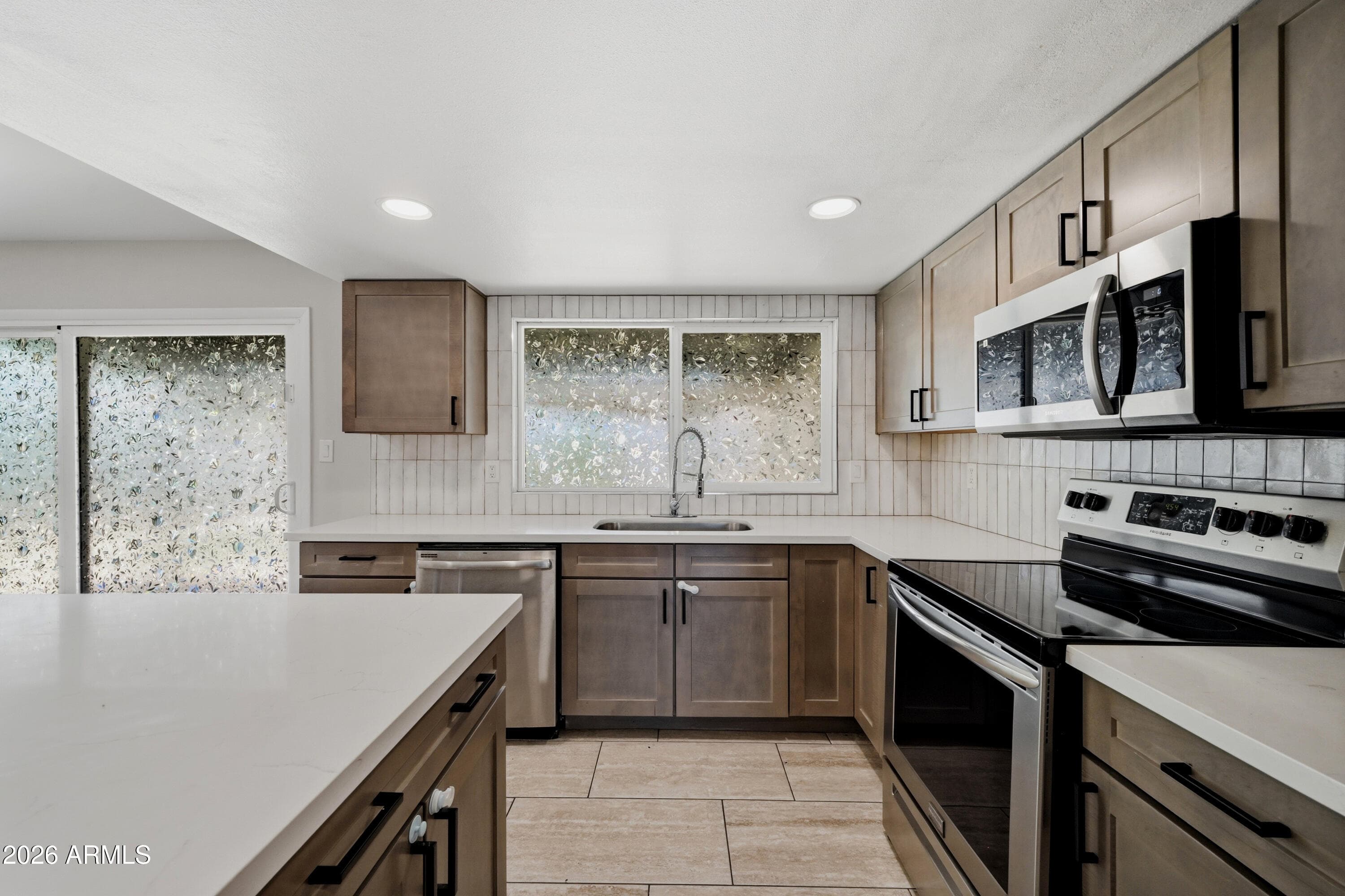10020 N 52ND Drive, Glendale, AZ 85302 — photo 12 of 39