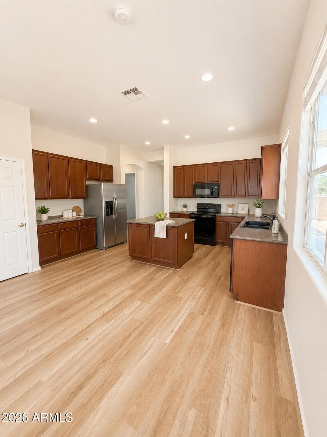 2395 S WHETSTONE Place, Chandler, AZ 85286 — photo 9 of 17