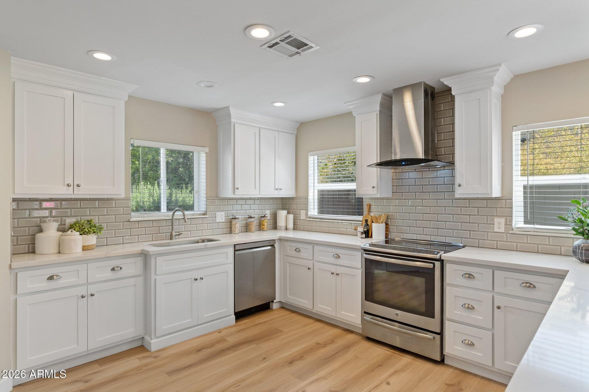 322 W CORONADO Road, Phoenix, AZ 85003 — photo 11 of 42