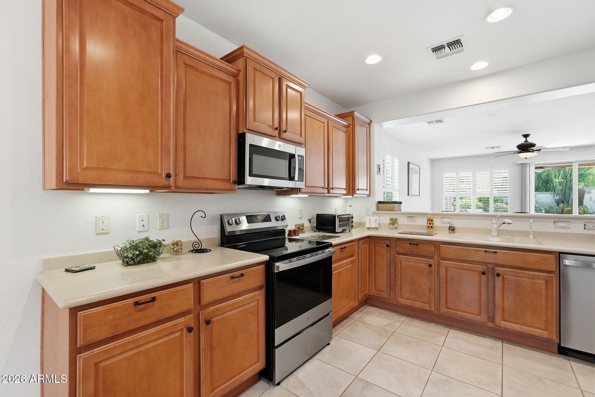 31993 N SKYLINE Drive, San Tan Valley, AZ 85143 — photo 7 of 52