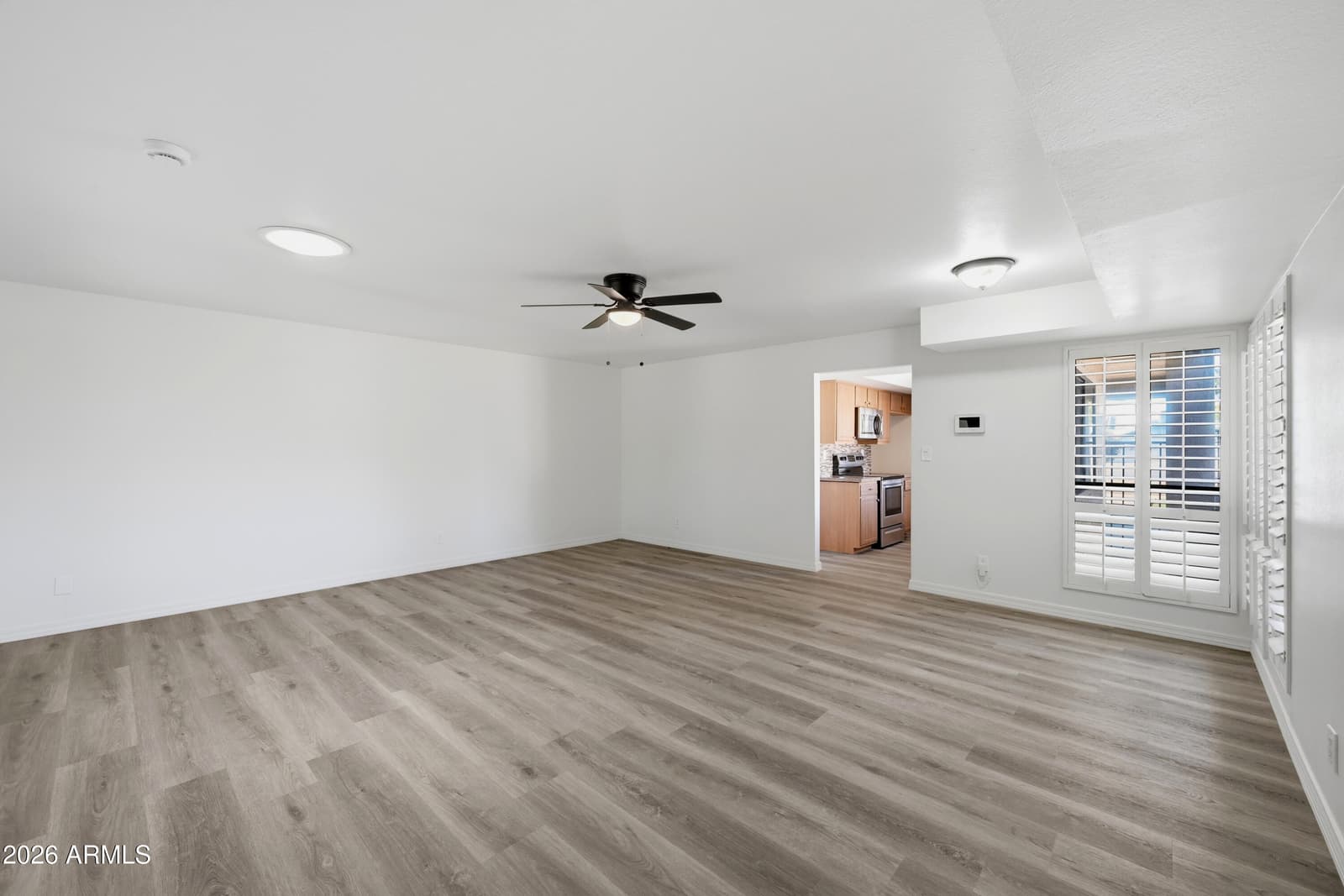 2905 W GLENDALE Avenue, Phoenix, AZ 85051 — photo 7 of 31
